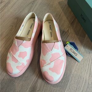 Brand NEW - TOMS Alpargata Mallow Natural Strawberry Cow Print Canvas Size 7